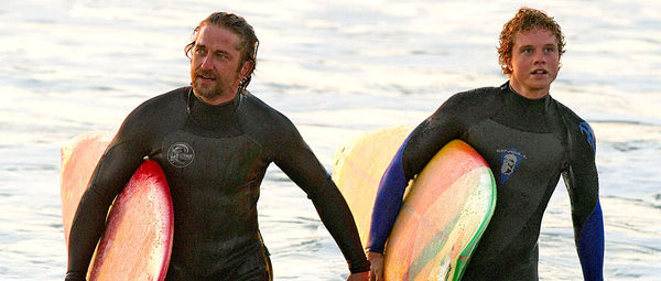 Chasing Mavericks: Frosty (Butler) en surflegende Jay Moriarty (Weston)