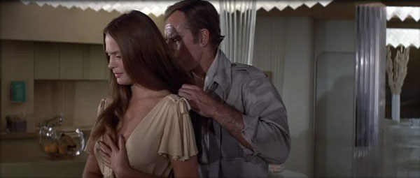Soylent Green: Charlton Heston en het 'meubilair'...