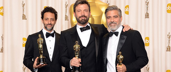 de winnaars van de Beste Film, de producenten van Argo: Grant Heslov, Ben Affleck en George Clooney, of zoals Heslov grapte: 'I know what you're thinking: Three sexiest producers alive' :)