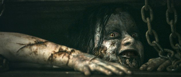 Evil Dead: serieus één van de minst creapy stills van de bezeten Mia...