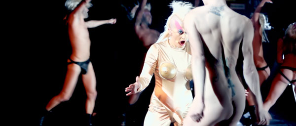 Peaches Does Herself: als je dit al aanstootgevend vindt, ren dan hard weg, want deze still is bewust subtiel gekozen...