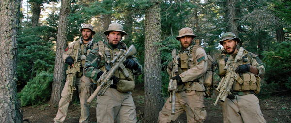 Lone Survivor: de nog onbeschadigde Kitsch, Wahlberg, Foster en Hirsh...