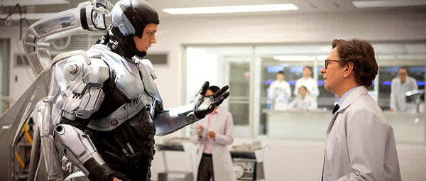 RoboCop: Murphy ontdekt z'n nieuwe 'lichaam'...