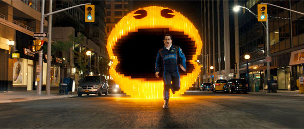 Pixels-recensie: dat Pac-Man ineens niet zo aardig blijkt is eigenlijk de minste van de problemen van deze film...