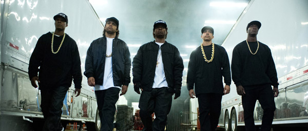 Straight Outta Compton-recensie: uitgebreid, interessant en licht kwaadmakend relaas over hiphoplegendes