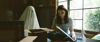 A Ghost Story-recensie: love it or hate it, maar ik vond 't vooral een gedurfd experiment en eerder een kunstproject dan een film...