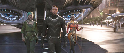 Black Panther-recensie: onder alle Marvel-pracht zit een belangrijk verhaal waar sommigen schijnbaar bang van worden...