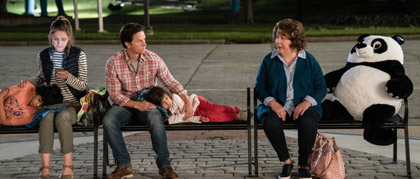 Instant Family-recensie: leuke en fijne feelgood familiefilm zonder al te scherpe randjes...