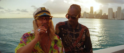 The Beach Bum-recensie: geweldige quatsch met stiekem een prachtige boodschap, maar vertel dat de makers niet....