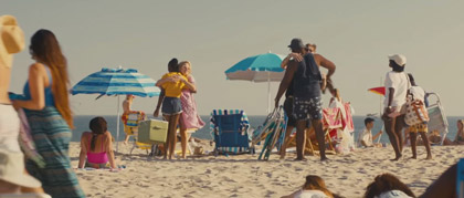 Us-recensie: belangrijke film, met scherpe boodschap en enorm rijkgevuld...