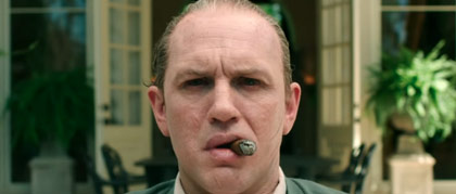 Capone-recensie: indrukwekkend acteerwerk, intrigerende vertelling, maar verwacht geen vette misdaadfilm...