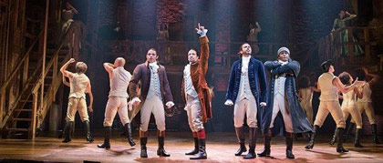 Hamilton-recensie: verrassend interessant verhaal, gedurfd verteld (en gecast) en geweldige performances.... en dat kon zelfs deze niet-musical-lover meer dan bekoren...