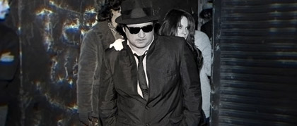 Belushi-recensie: ongelooflijk veel anekdotes over wederom een getroebleerde artiest, z'n energie, successen en drugsgebruik...