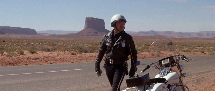 Electra Glide in Blue-recensie: heerlijk politiek-incorrecte 70'ies-film, maar wel met enkele scherpe thema's die nu angstvallig vermeden worden...