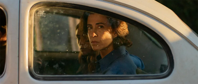 I'm Still Here-recensie: geweldig acteerwerk van Fernanda Torres in een film die steeds urgent-enger begint aan te voelen...