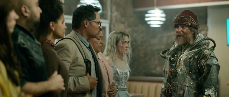 Good Luck, Have Fun, Don't Die-recensie: heerlijke scherpe 'quatschfilm' die eigenlijk iedereen zou móeten zien, maar waarom kan dat niet?