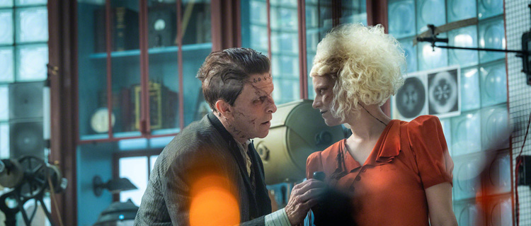 The Bride!-recensie: ontzettend vette en gedurfde film, die ergens wel wat uit een comic-boek-wereld lijkt te komen...?