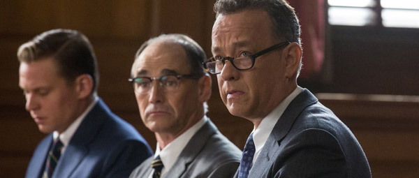 Bridge of Spies-recensie: twee geweldige acteurs en een onverwachte urgentie in deze nieuwe van Spielberg...