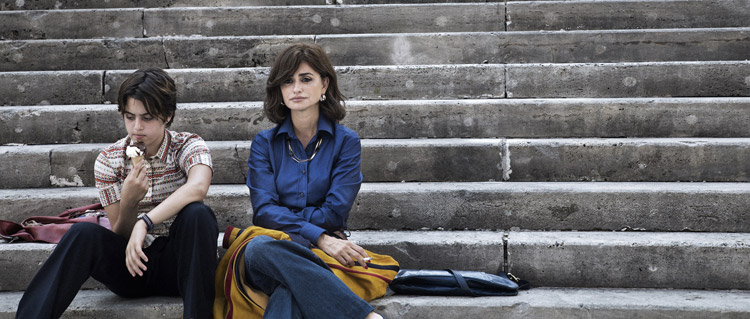 L'immensitá-recensie: Penélope Cruz een keer in het Italiaans, maar wat wil de film nu eigenlijk vertellen..?